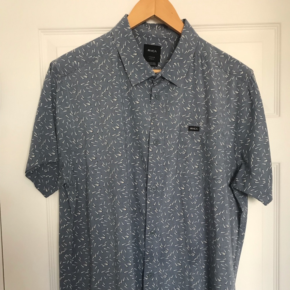 RVCA Short Sleeve Button Down Men’s Large (Slim Fit)